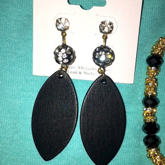 Earrings and bracelet!!! Black & Gold!! Set of 2 - Picture 2 of 6